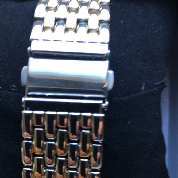 - Men’s Gold Watch - Picture 2 of 7